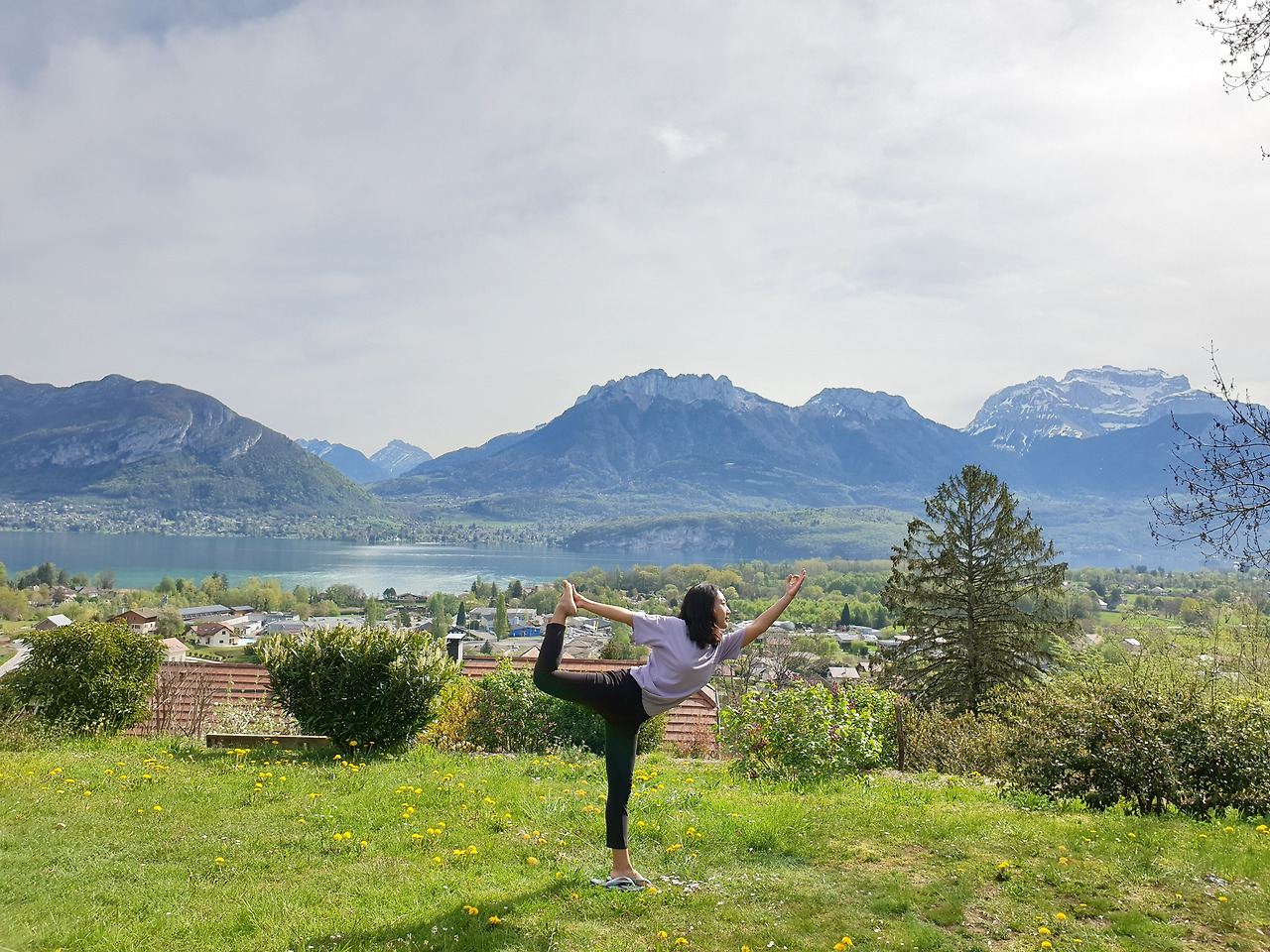 망샘 안시 요가.jpg
