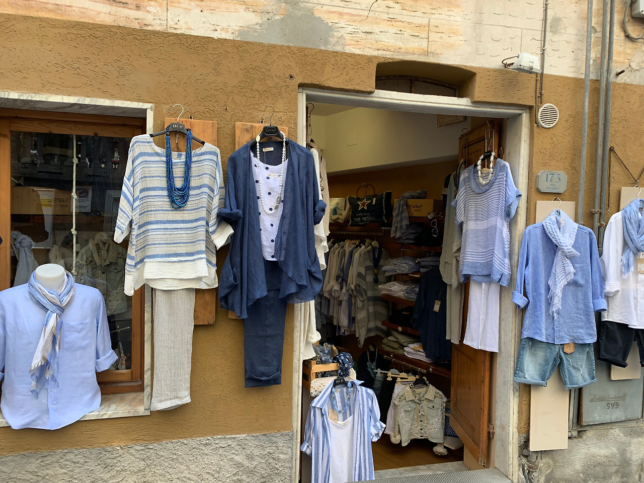 지중해스타일 옷.jpg