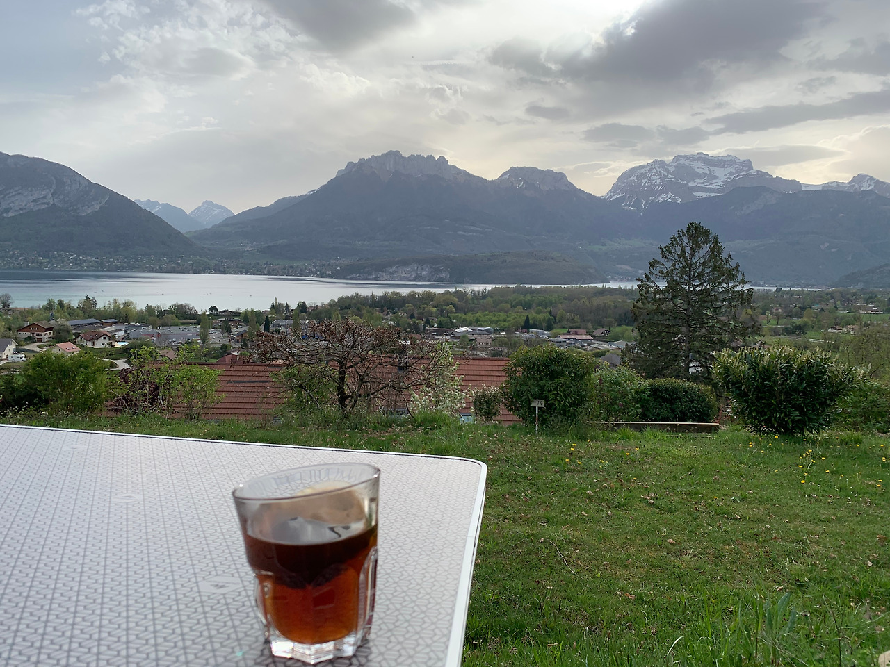 모닝커피 with 설산뷰.jpg