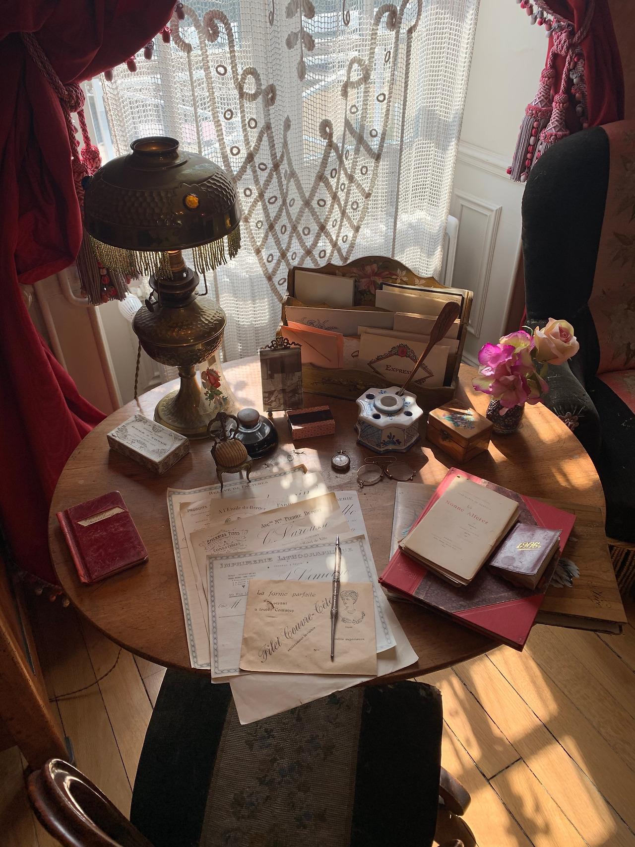 르누아르 서재.jpg