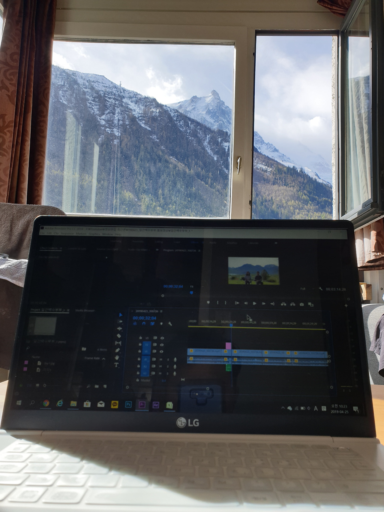 설산을 보며 작업.jpg