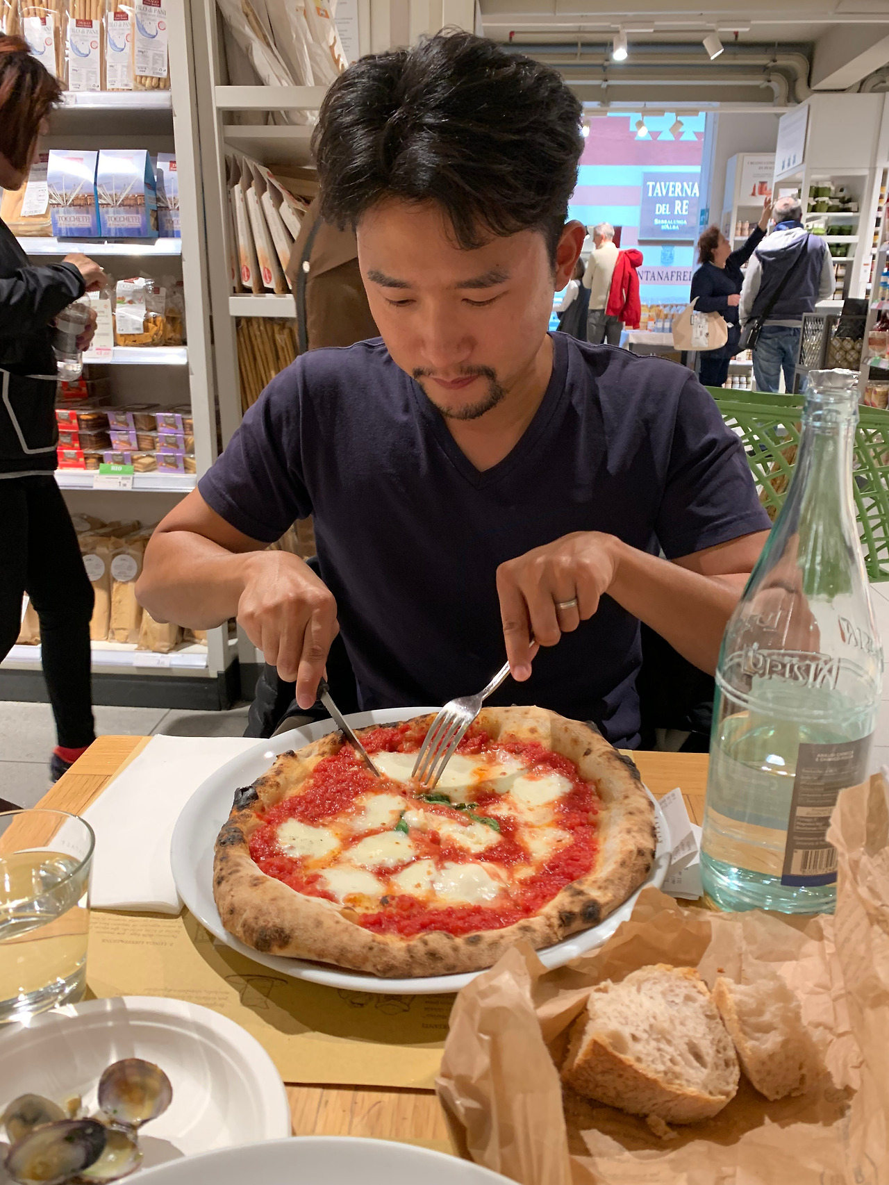 피자 자르는 파고.jpg