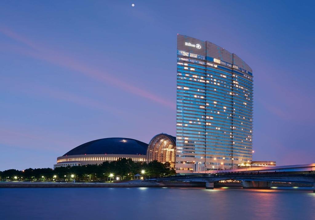 Hilton_Fukuoka_Sea_Hawk1.jpg