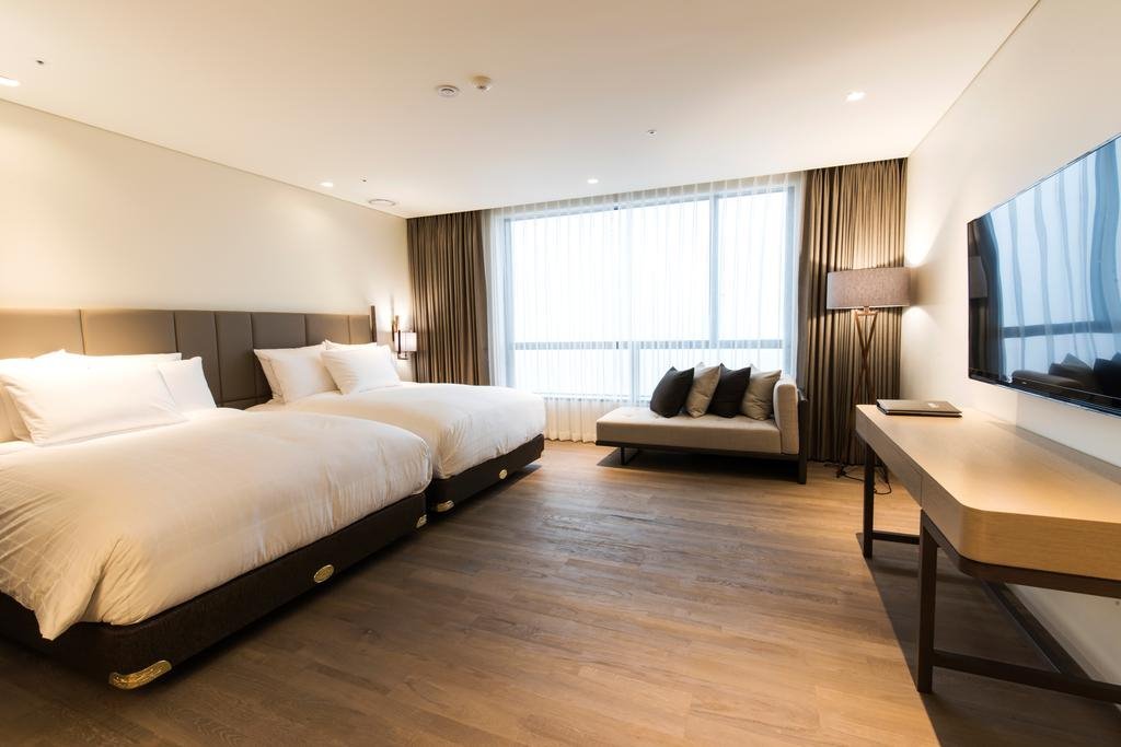 호텔난타_이그제큐티브스위트_초대형더블베드2.jpg