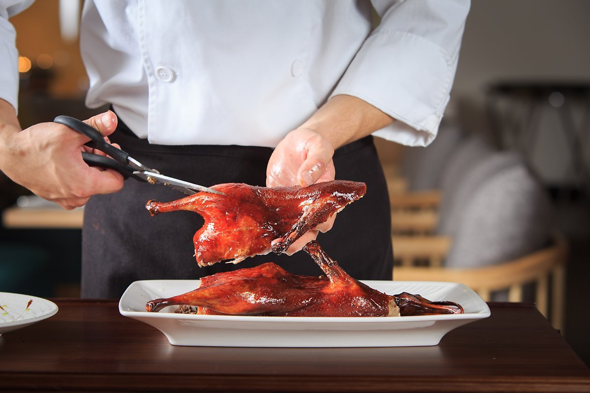 Presents_multiple_ways_to_taste_the_flavor_of_roast_cherry_duck..jpg