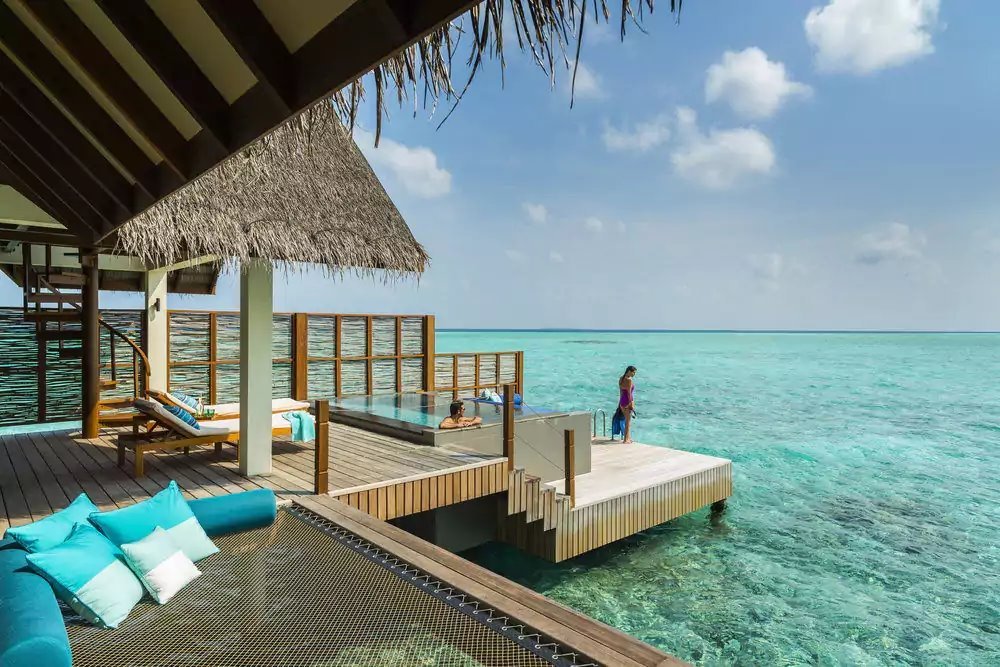 four_season_landaa_giraavaru_resort2.jpg