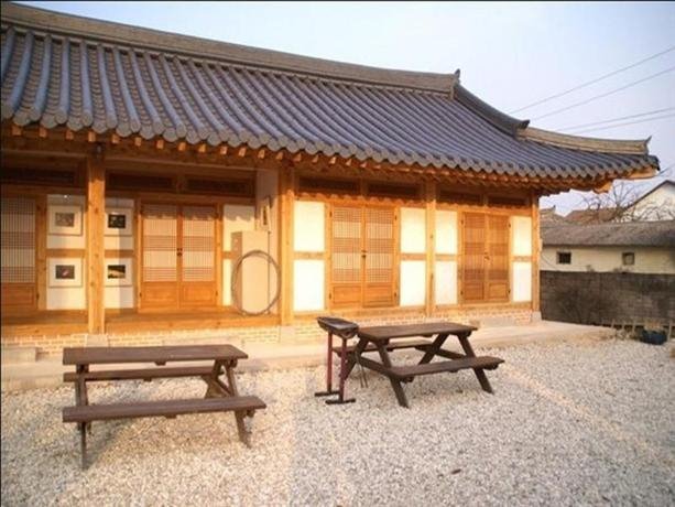 Reed_House_Hanok_Pension1.jpg