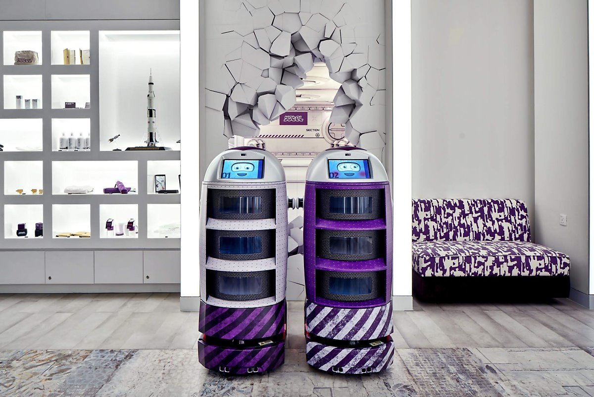 Yotel_robot.jpg