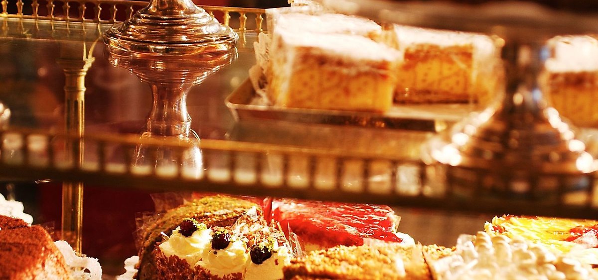 coffeehouse-Cakes_at_Demel_40044_WienTourismus-Peter_Rigaud.jpg.3744981.jpg
