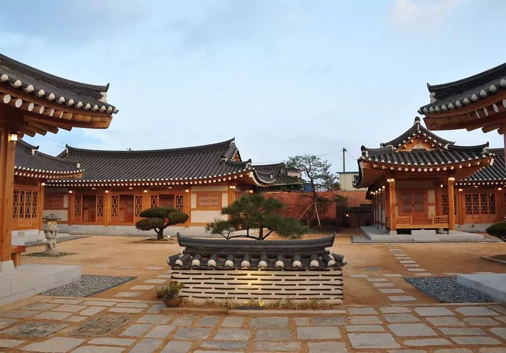 Hwangnamguan_Hanok_Village.jpg