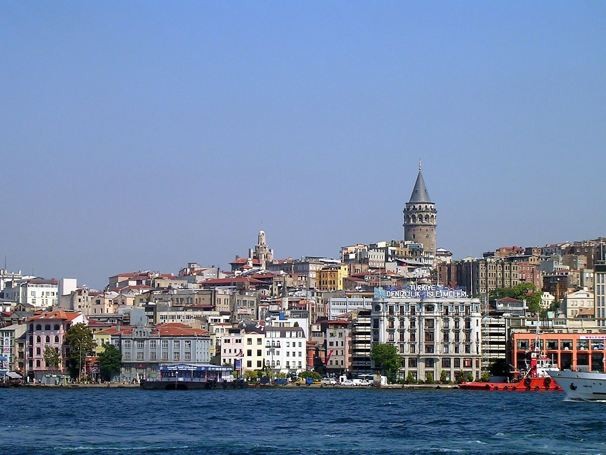 Galata_Tower_-_Port_of_Karaköy,_2006.jpg