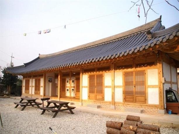 Reed_House_Hanok_Pension2.jpg
