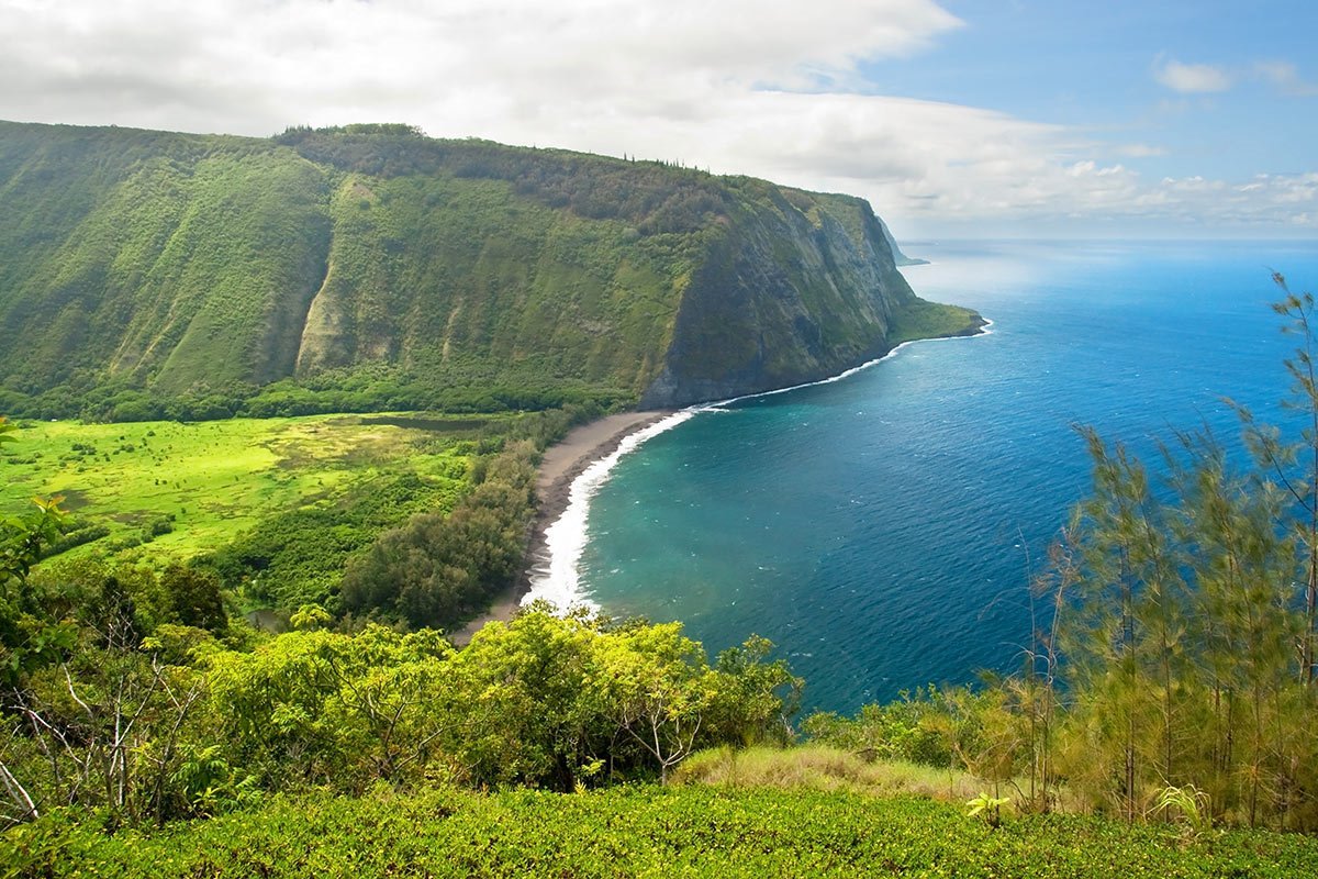 Big-Island-Waipio-Valley-Vacckav-ThinkstockPhotos-486055259.jpg