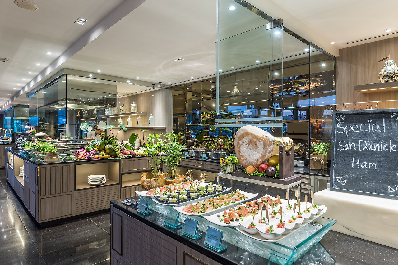 River Barge_Buffet Dinner-2.jpg