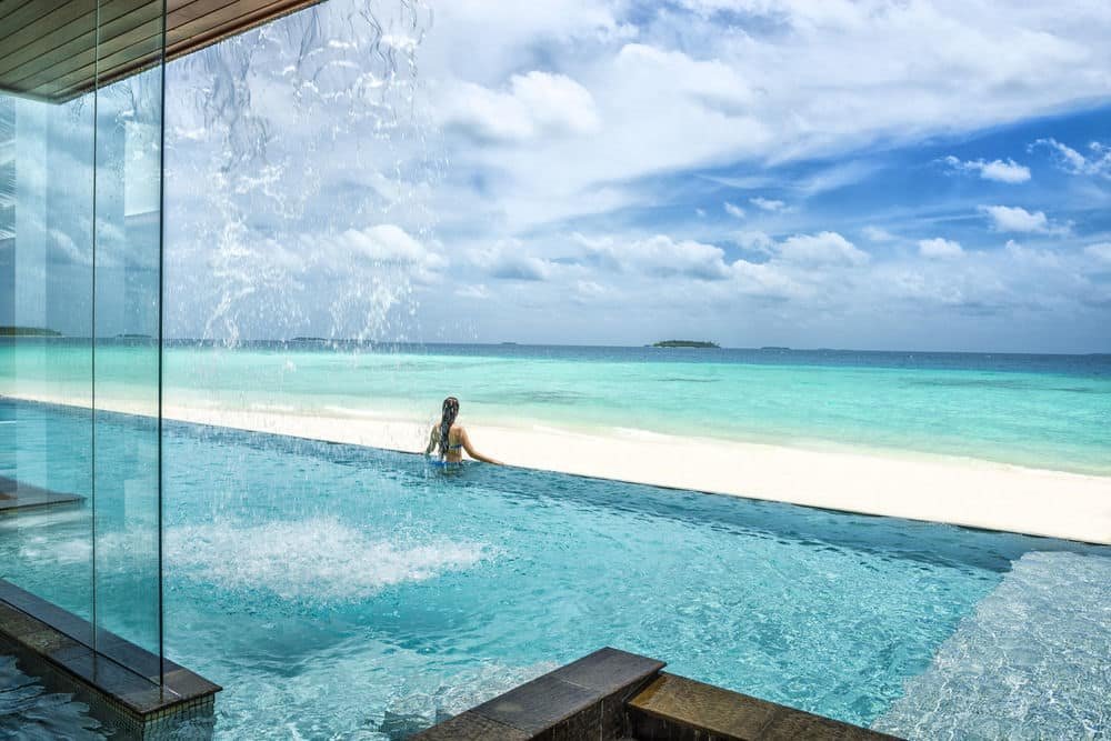 four_season_landaa_giraavaru_resort5.jpg