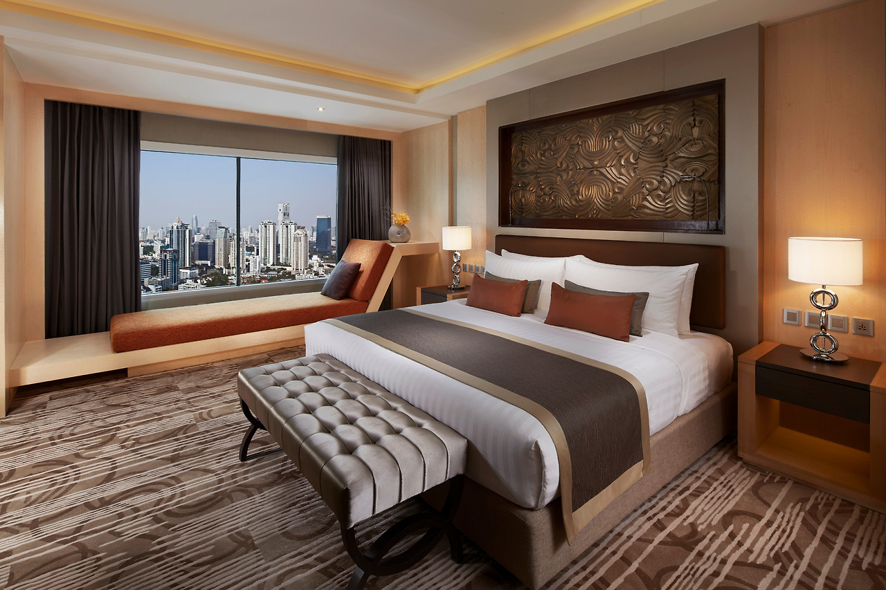 Amari Watergate Corner Suite 2.jpg