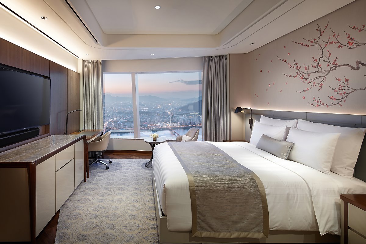 Grand_Premier_Room_1_River_view.jpg