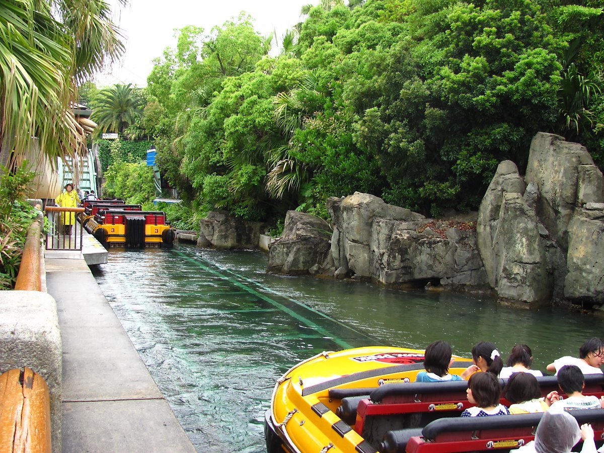 Jurassic_Park_The_Ride_at_Universal_Studios_Japan_6.jpg