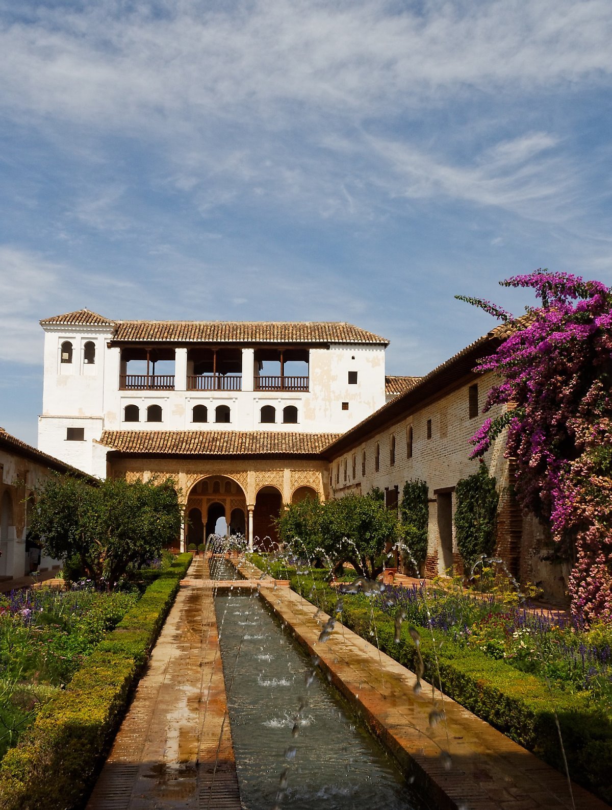 alhambra-1588716_1920.jpg