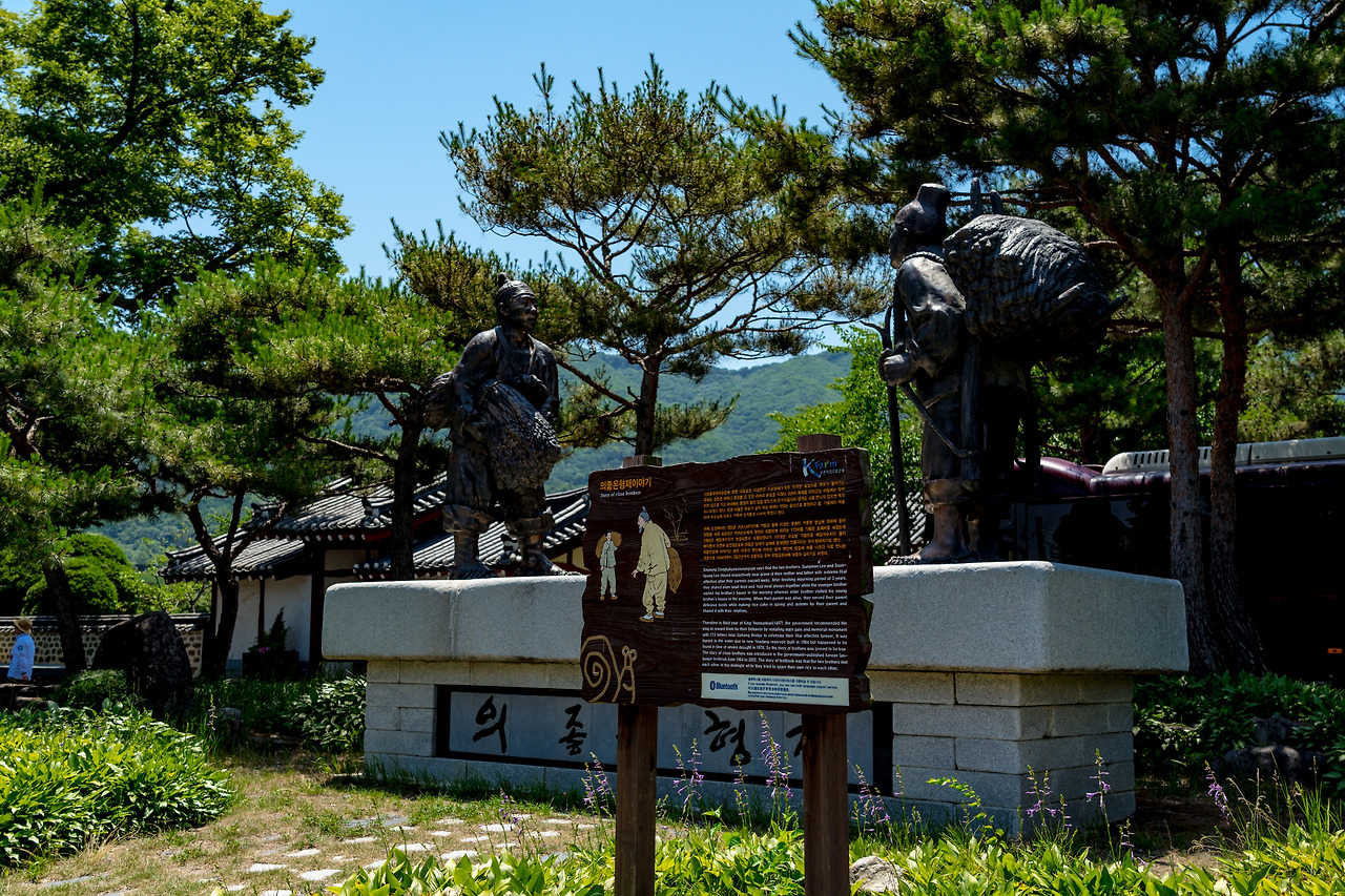 39.의로운형제 동상.jpg