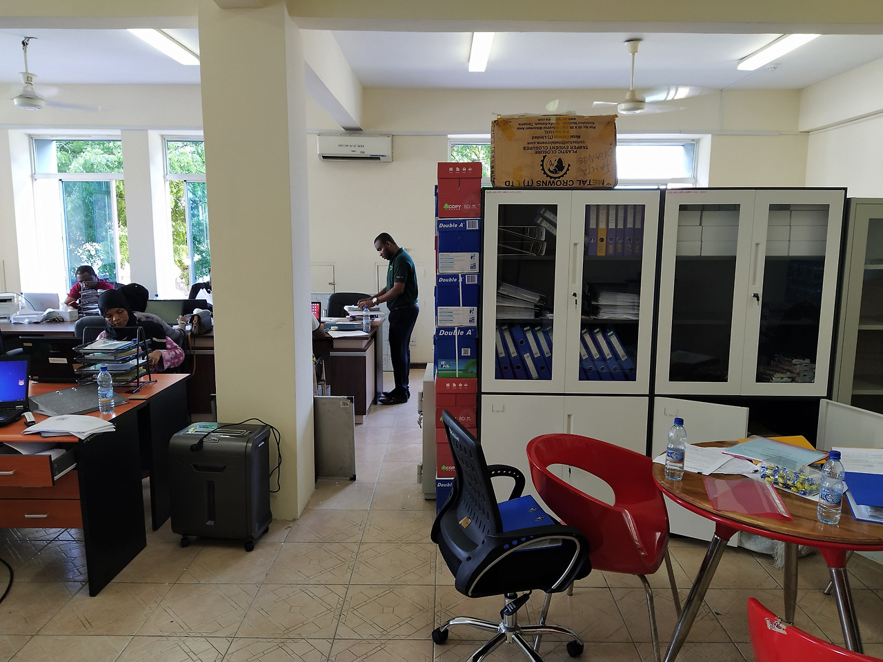 사무실 파르다.jpg