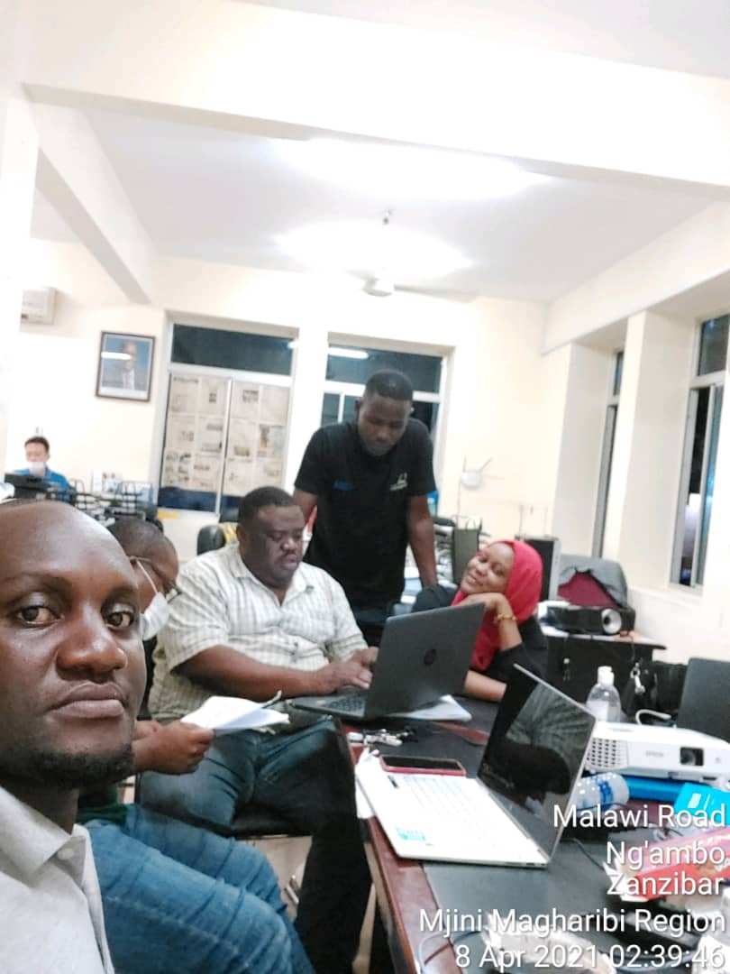 3. 새벽3시 사무실 야간근무.jpg