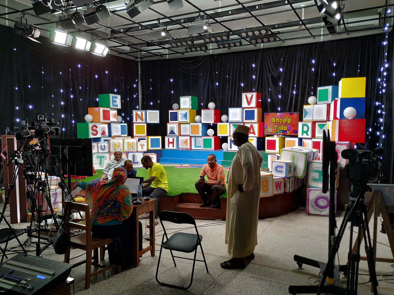 KMEC 스튜디오.jpg