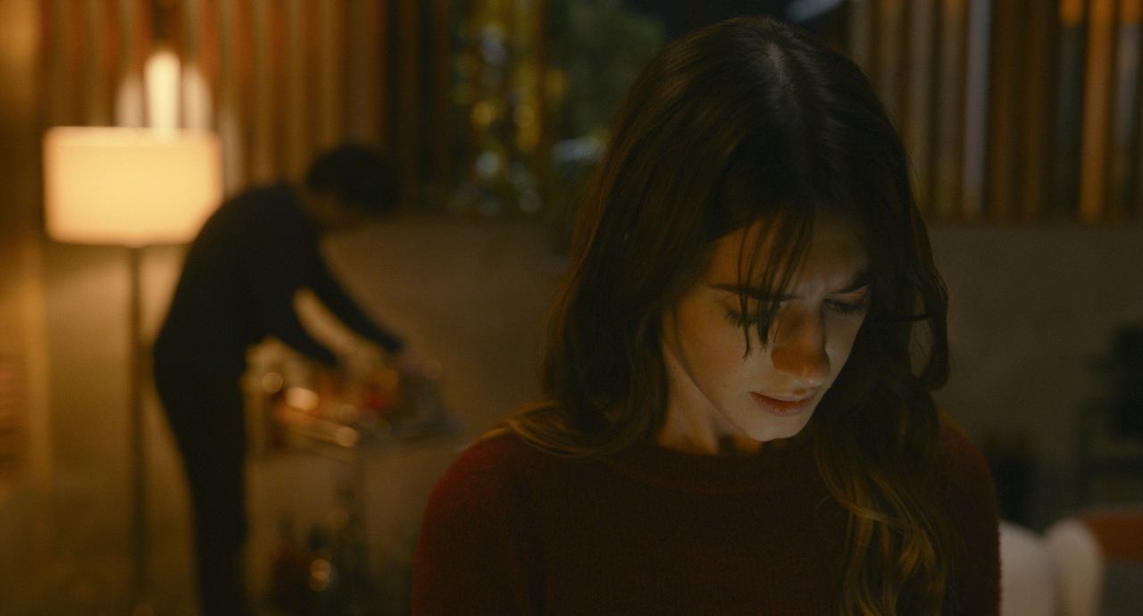 Sebastian Stan and Daisy Edgar-Jones in Fresh (2022254.jpg