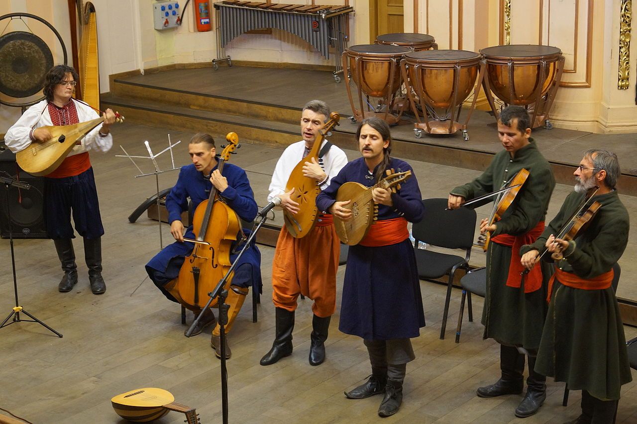 1280px-Choreia_Kozatska_2015-09-12 (1).jpg