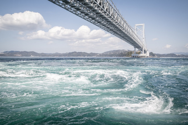 나루토 대교 밑에서 발생되는 나루토 우즈시오