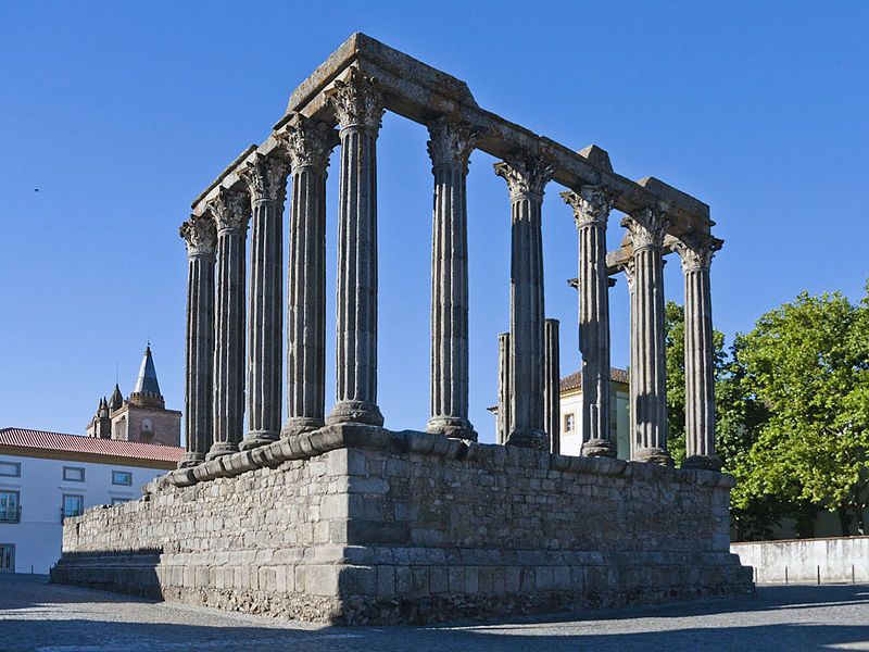 800px-Evora_roman-temple_daylight.jpg