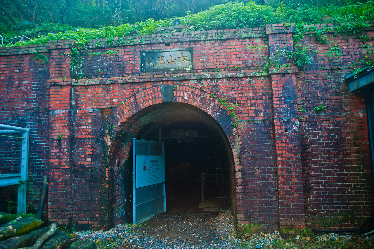 진과스 금광.jpg