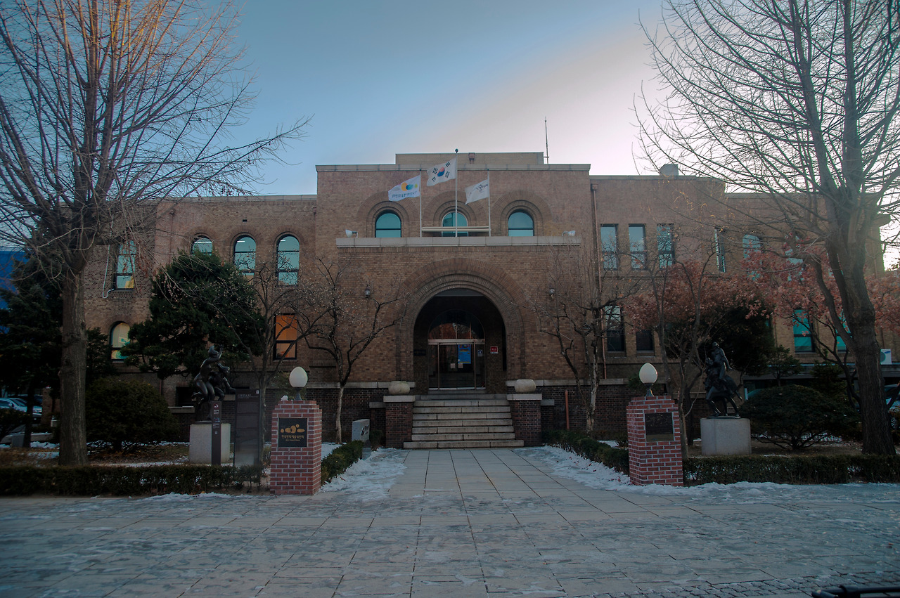 경성제국대학교 본관.jpg