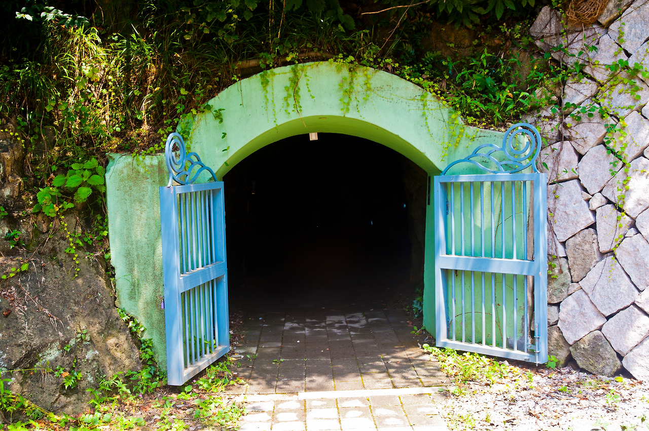 일본영사관 방공호.jpg