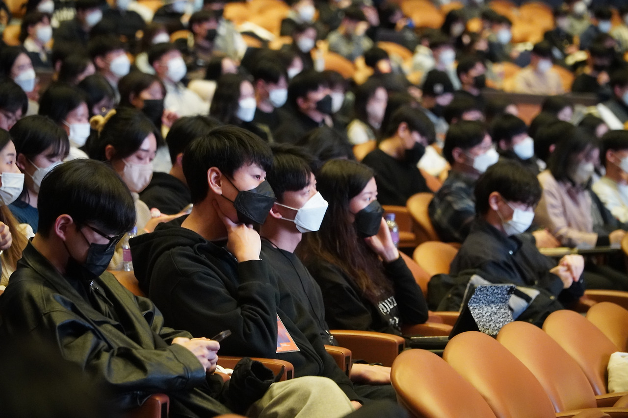 청중들 모습(줌인).jpg