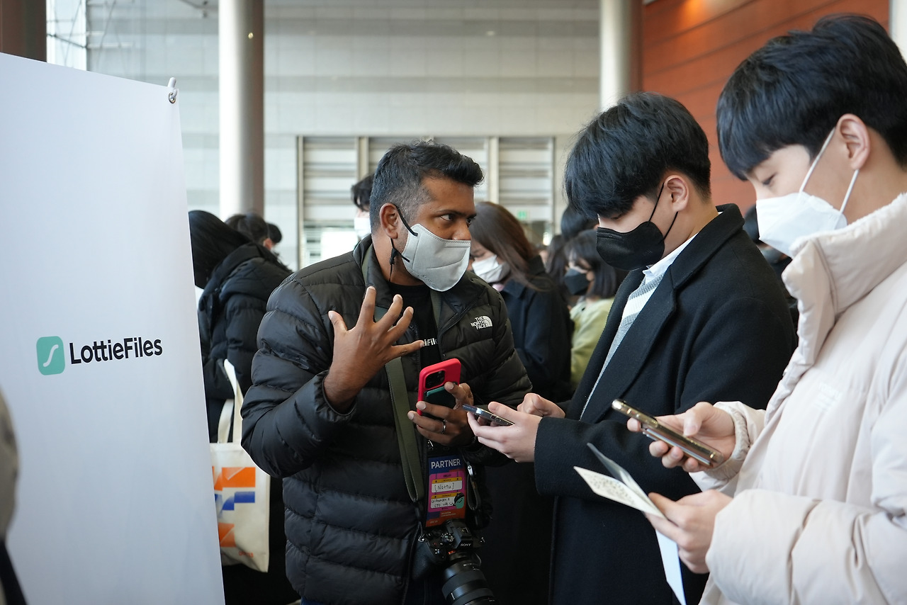콘퍼런스 부스(lottiefiles).jpg