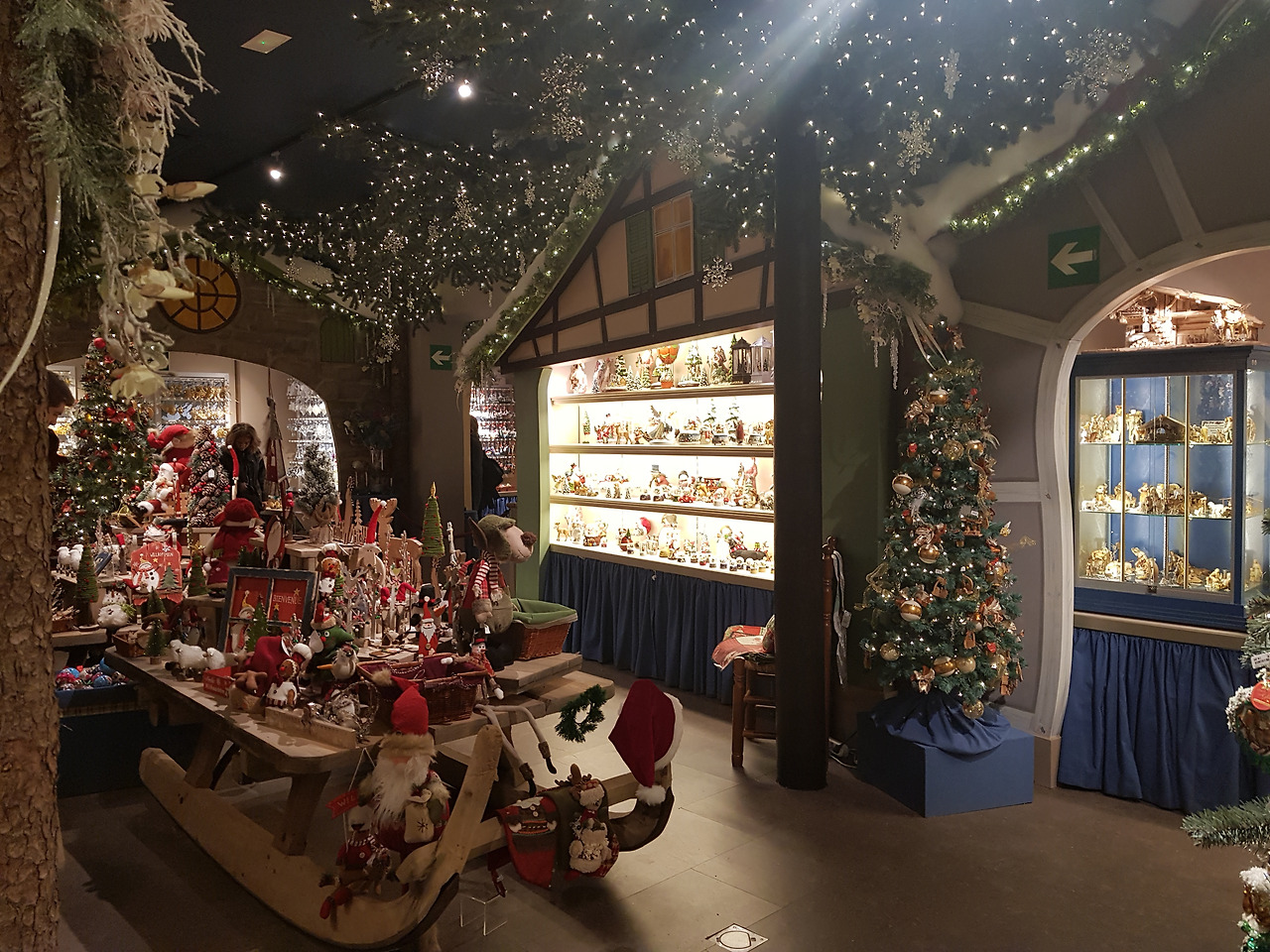 크리스마스2 오나먼트 가게.jpg