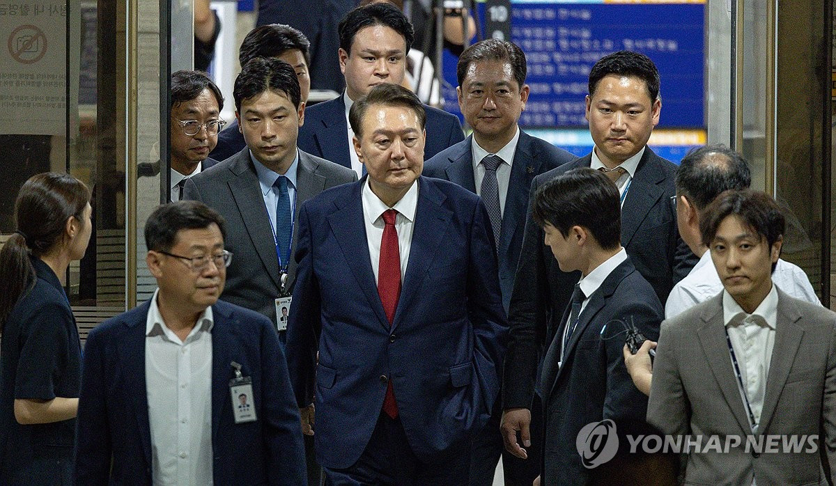 7월 9일 영장심사 퇴장하는 윤 전 대통령.jpg