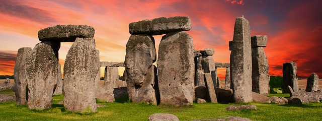 stonehenge-2371476_640.jpg
