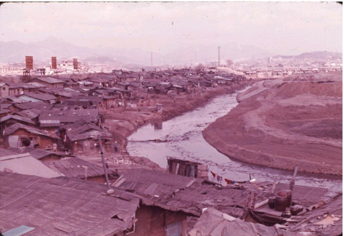 11.청계천 하류 송정동판자촌.jpg