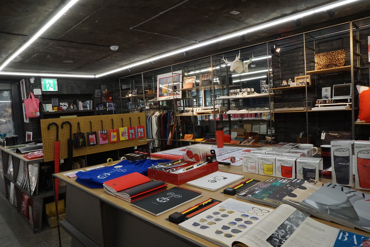 01-아라리오 뮤지엄 숍 전경.jpg