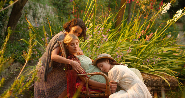 베레니스 베조와 멜로니 로랑.jpg