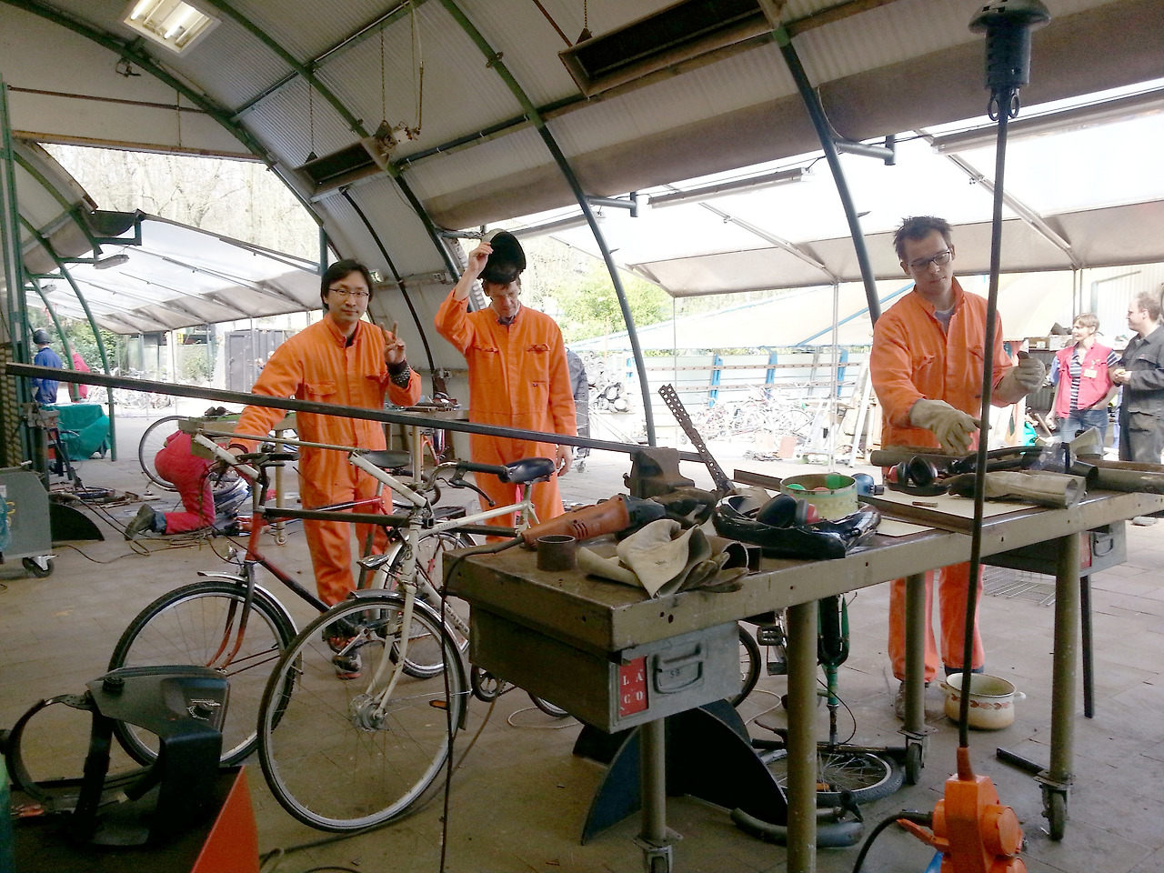 2013.04_연구팀_나들이_폐고철로자전거만들기02.jpg