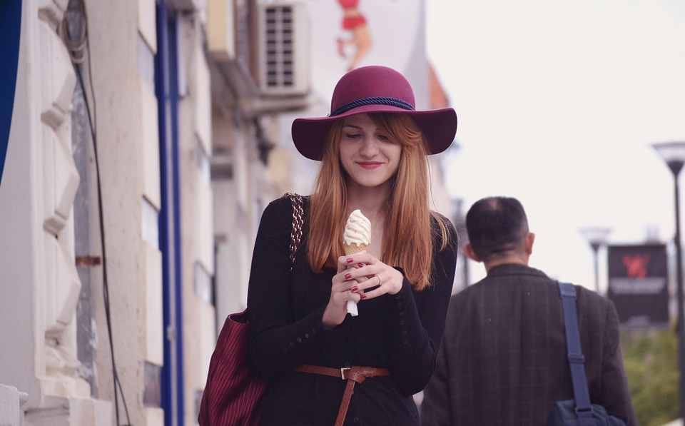 woman-with-ice-cream-2004777_960_720.jpg