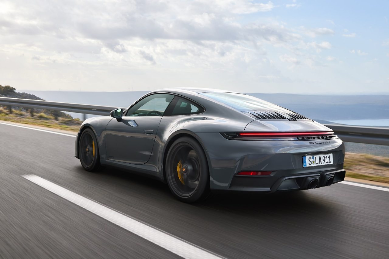 2025-Porsche-911-Carrera-GTS-05.jpg