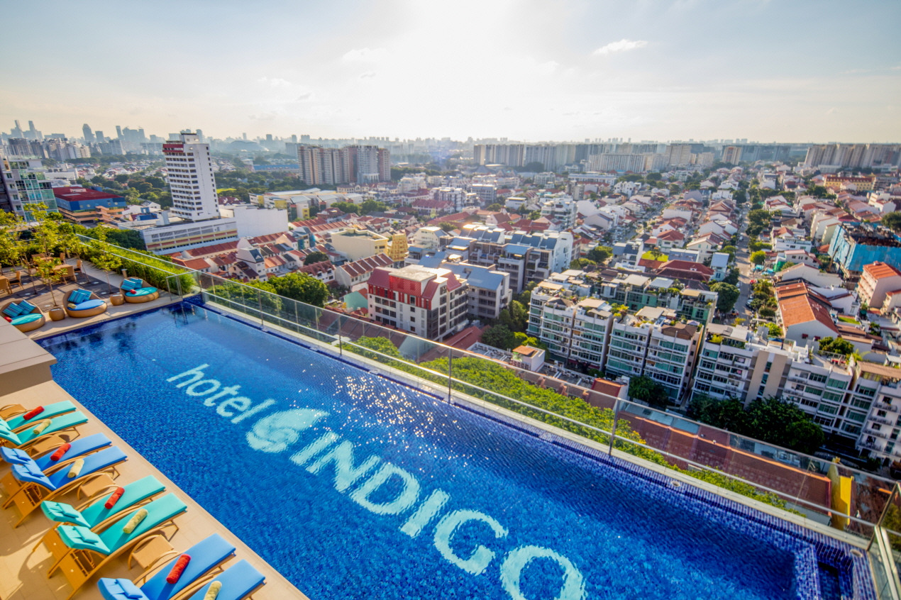 Rooftop Infinity Pool.jpg