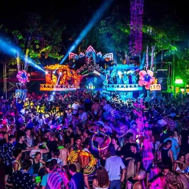 Things-gay-travelers-should-know-about-full-moon-party-kohphangan-5.jpg