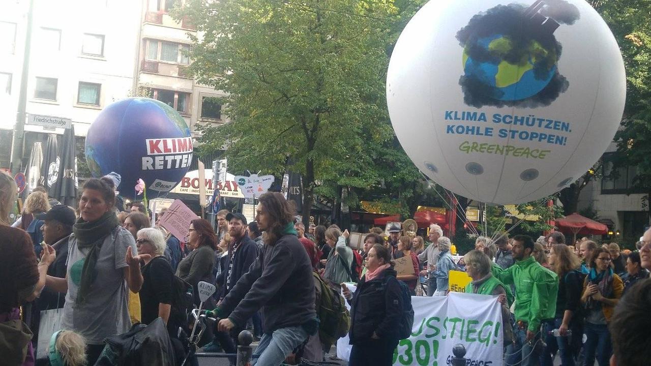 기후환경변화 데모.jpg