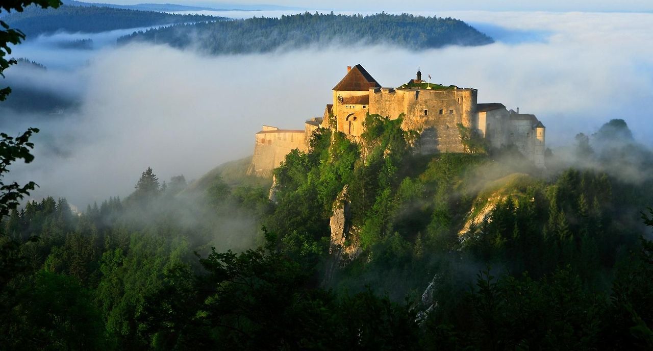chateau_de_joux.jpg