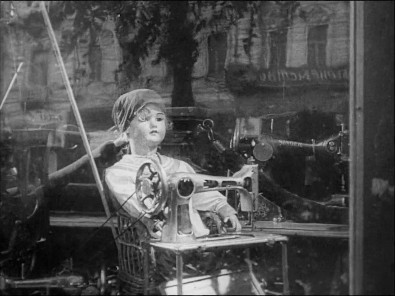 카메라를 든 사나이 스틸컷_002.jpg